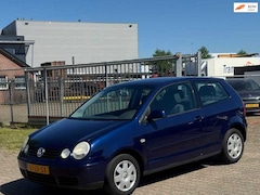Volkswagen Polo - 1.4-16V Highline