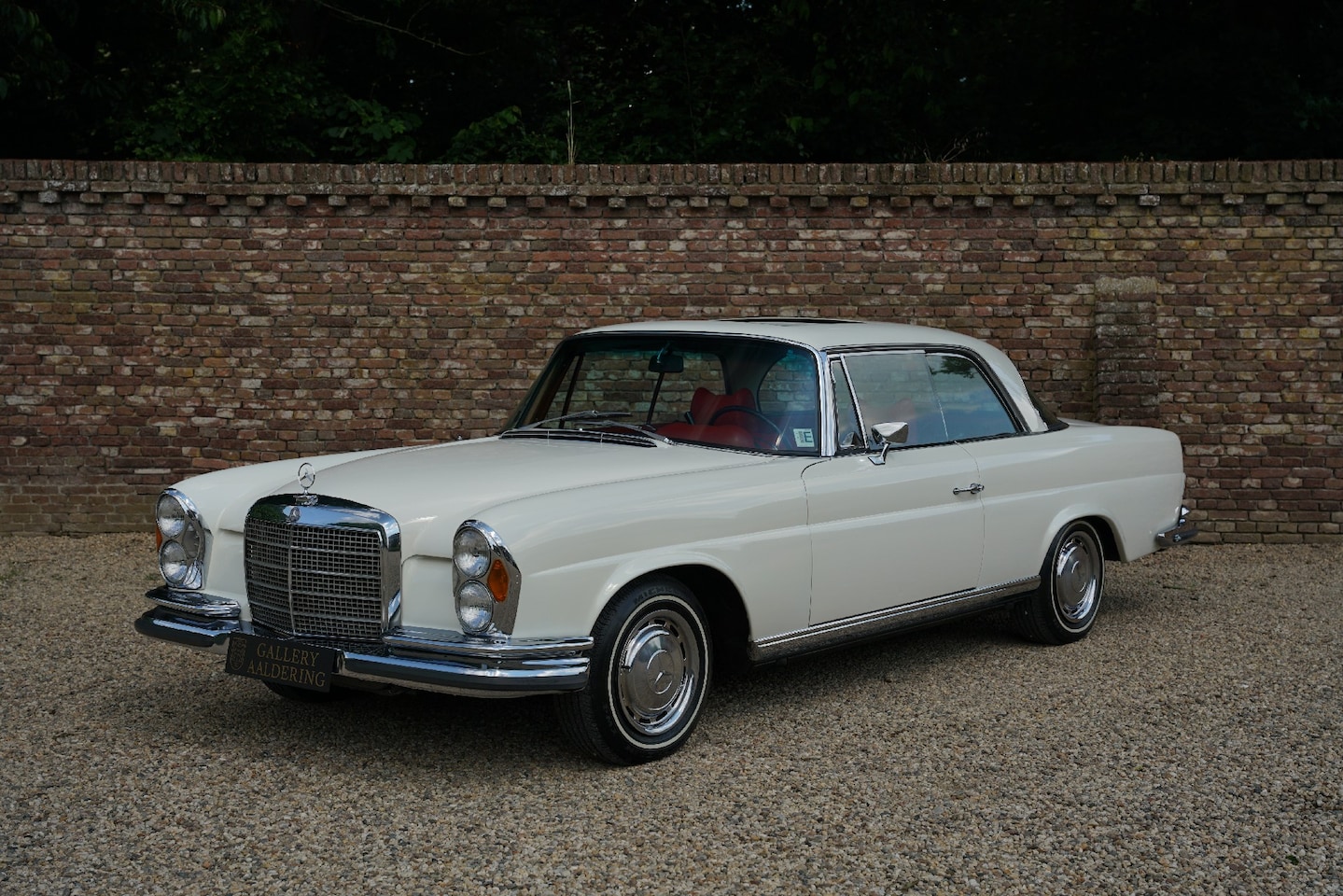 Mercedes-Benz 280 - SE 3.5 W111 very original, low kilometres, V8 engine - AutoWereld.nl