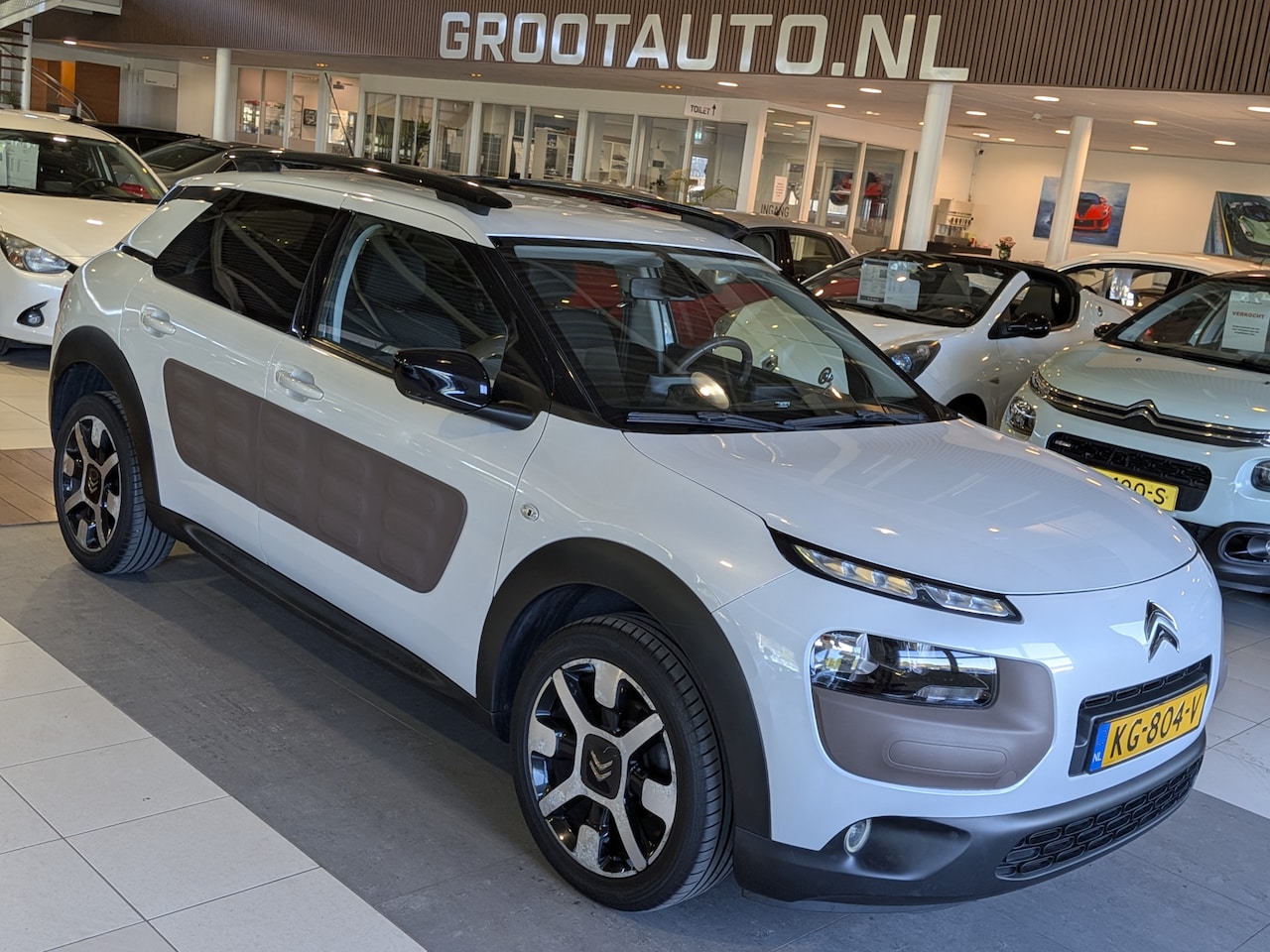 Citroën C4 Cactus - 1.2 PureTech Shine Automaat Airco, Cruise Control, Trekhaak, Stuurbekrachtiging - AutoWereld.nl