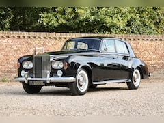 Rolls-Royce Silver Cloud - III "With Radford cocktail cabinets" Only 21000 Miles Attractively presented in Mason's bl