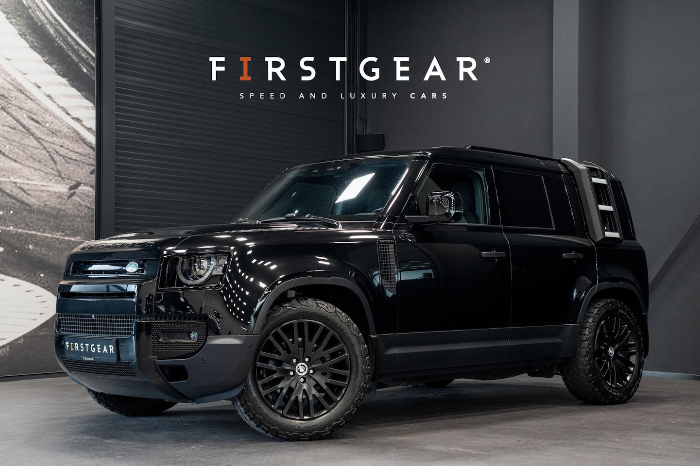 Land Rover Defender 110 - 3.0 D200 MHEV X-Dynamic SE *Grijs-kenteken / Panorama / Meridian / Elektr. Trekhaak / Heri - AutoWereld.nl
