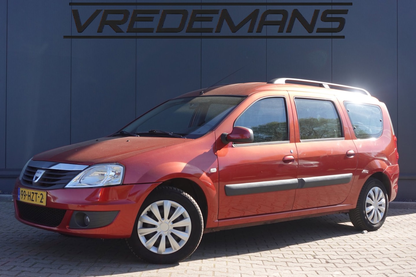 Dacia Logan MCV - 1.6-16V Lauréate 7 PERS/AIRCO - AutoWereld.nl