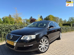 Volkswagen Passat - 1.6 FSI Highline , Clima / Cruise / Leder / Navi-Multimedia / Isofix / Pdc / 18" Lm Velgen