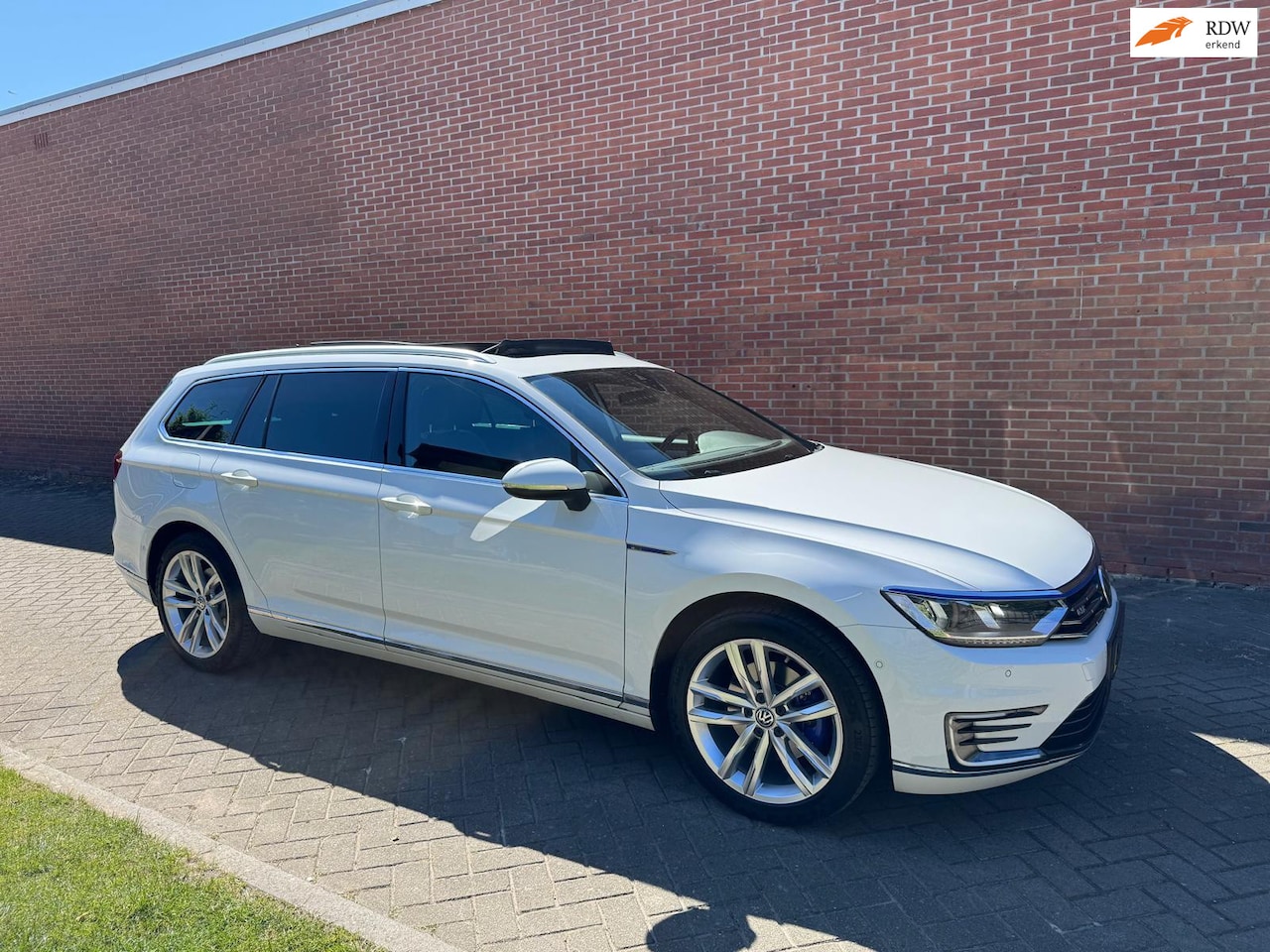 Volkswagen Passat Variant - 1.4 TSI GTE Highline Navi Cruise Clima Pano Stoelverw - AutoWereld.nl