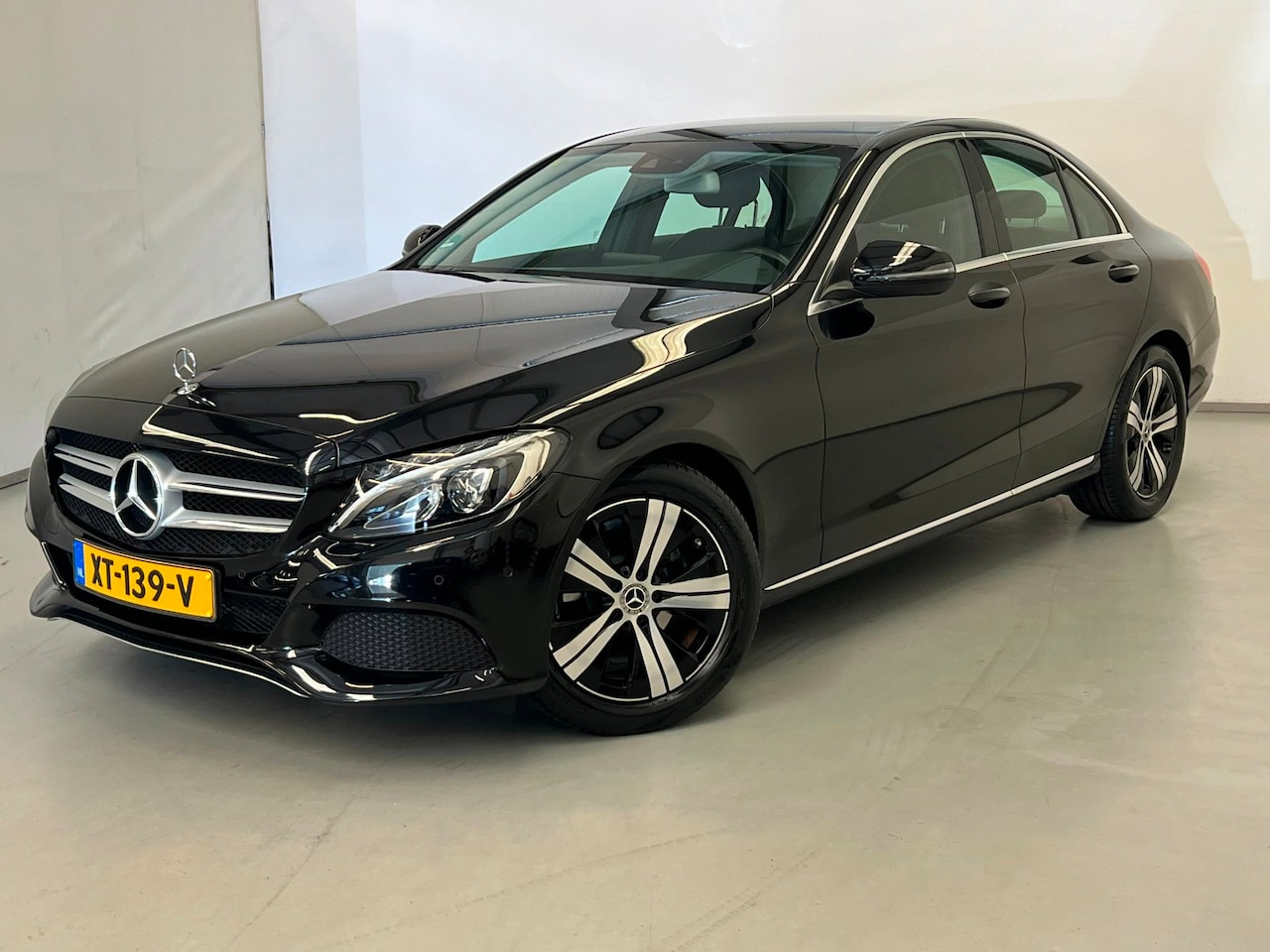 Mercedes-Benz C-klasse - 180 / Camera / Trekhaak / Stoelverwarming - AutoWereld.nl