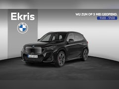 BMW iX1 - eDrive20 67 kWh | M-Sport Pro | Adaptive Cruise | Trekhaak | Harman Kardon | Panoramadak |