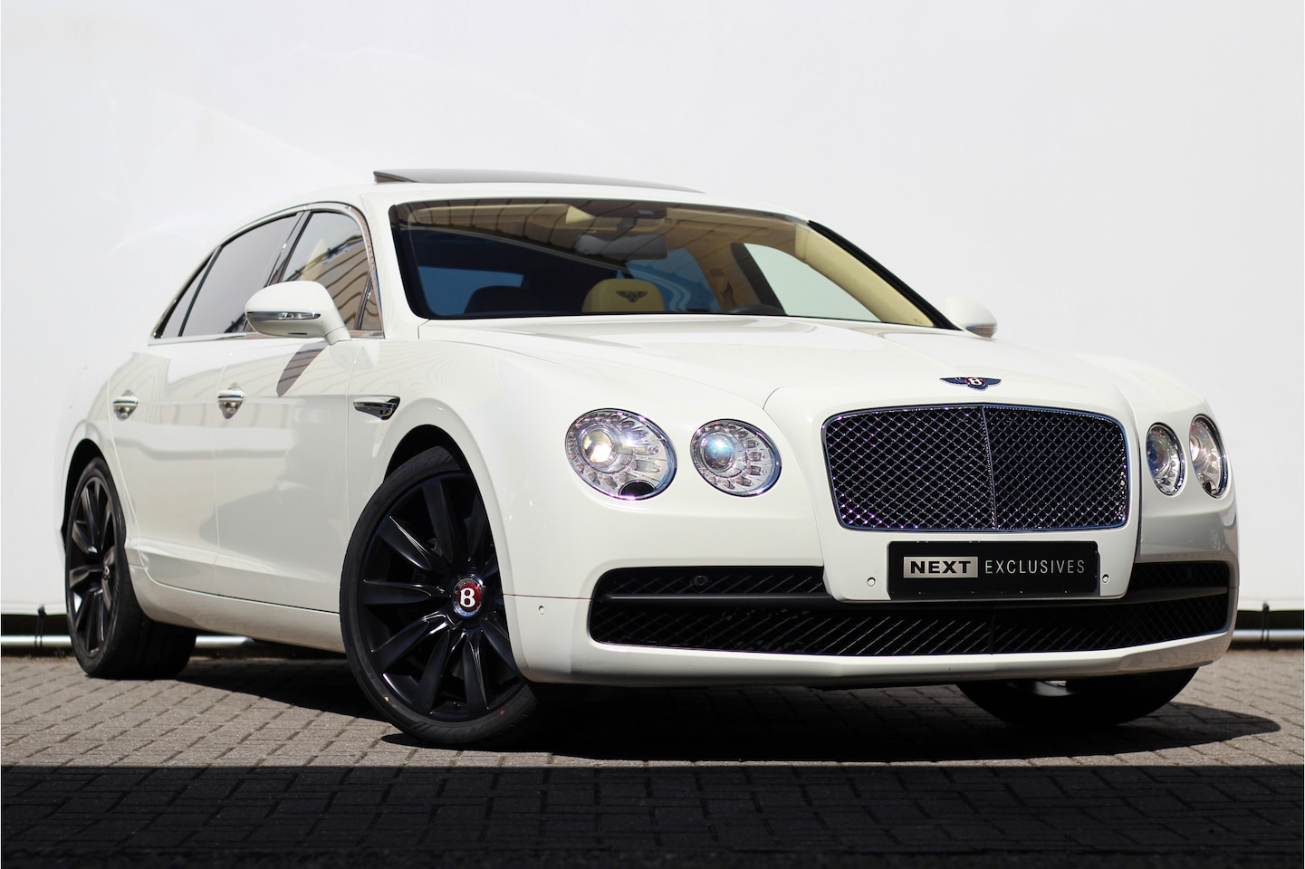 Bentley Flying Spur - 4.0 V8 | BTW | Pano | Massage | Ventilatie | Memory - AutoWereld.nl