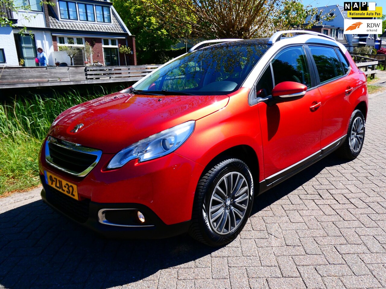 Peugeot 2008 - 1.2i Automaat Airco Cruise Trekhaak Navi 102.000km. Panorama - AutoWereld.nl