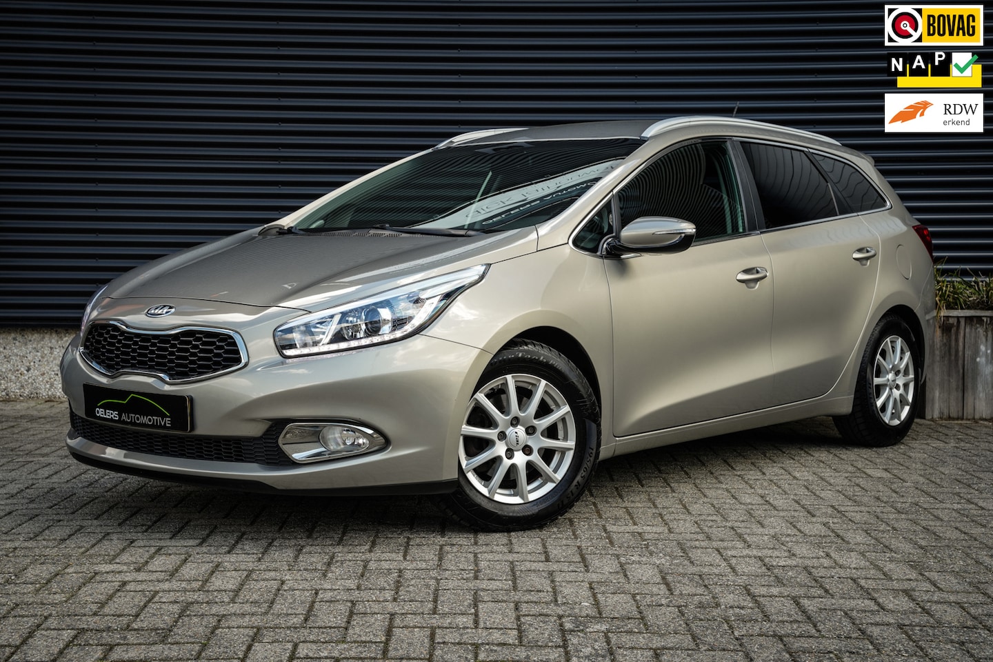 Kia Cee'd Sportswagon - 1.6 GDI Plus Pack | Clima | Navi | Clima | Trekhaak | Org. NL | Elektr. ramen | Mooi! | - AutoWereld.nl