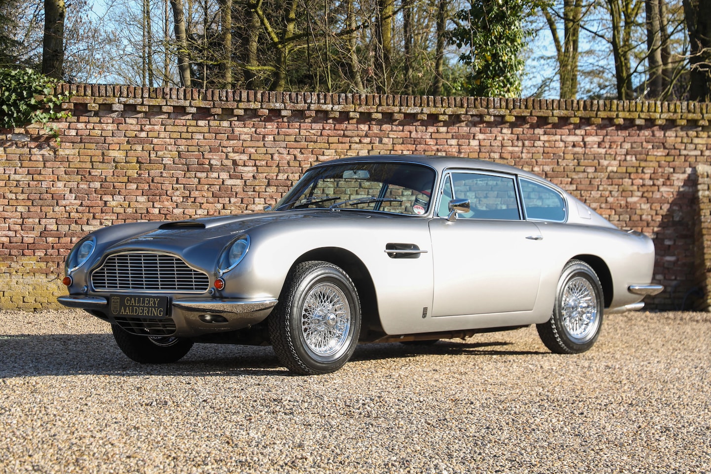 Aston Martin DB6 - "Matching Numbers" The comprehensive history file begins with the original three-page warr - AutoWereld.nl