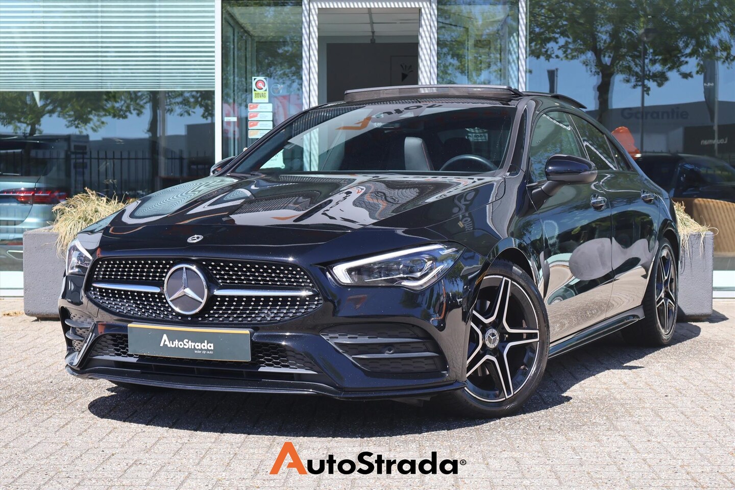 Mercedes-Benz CLA-Klasse - Coupé 180 AMG-Line 136pk | Sfeer | Night Pakket | Pano | Cruise | Climate | Navigatie | Mu - AutoWereld.nl