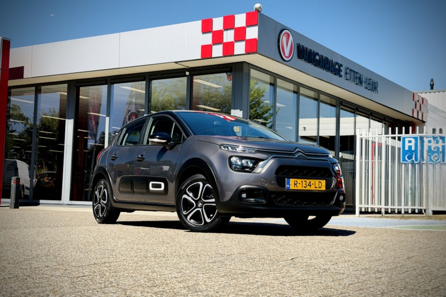 Citroën C3 - 1.2 Shine Business | STOELVERWARMING | CAMERA | CARPLAY - AutoWereld.nl