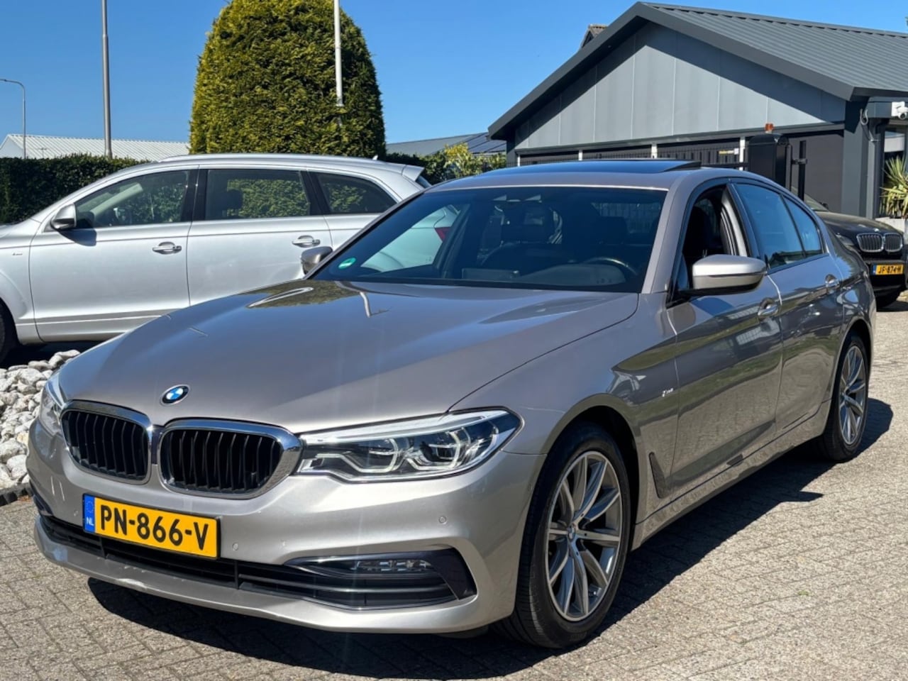 BMW 5-serie - 520i High Executive 2017 Schuifdak Dealerauto Trekhaak - AutoWereld.nl