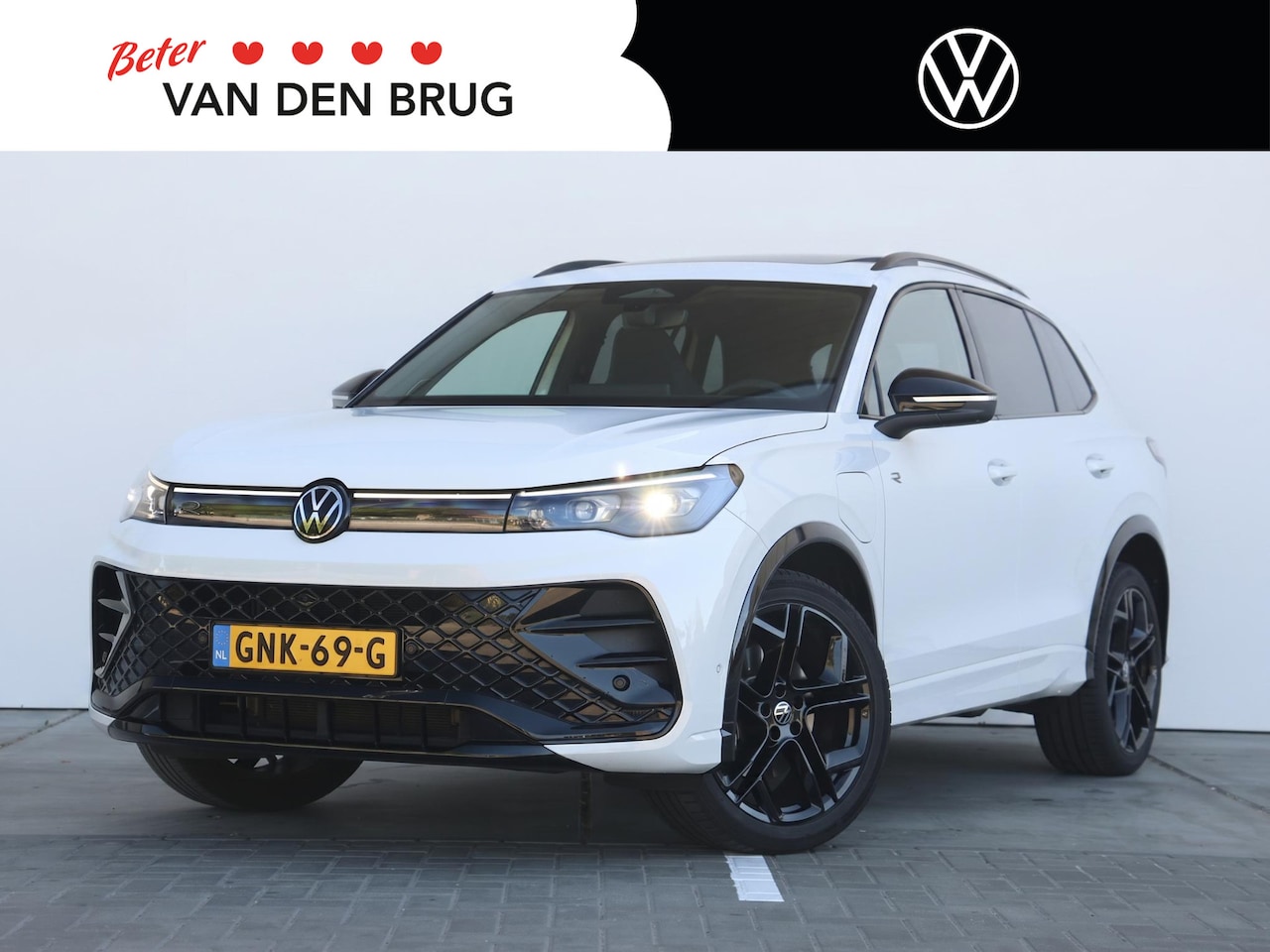 Volkswagen Tiguan - 1.5 eHybrid R-Line Business 272PK DSG Black style | Harman kardon | Matrix led | Panoramad - AutoWereld.nl