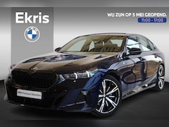 BMW 5-serie - Sedan 520i | M Sport Pro | Glazen Panoramadak | Stuur & Stoelverwarming | Leder | Active C