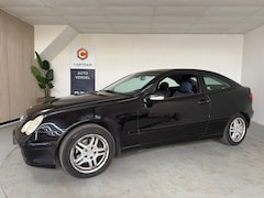 Mercedes-Benz C-klasse Sportcoupé - 180 Airco, Automaat, LMV, Navigatie Inruilauto met APK tot 03-05-2027