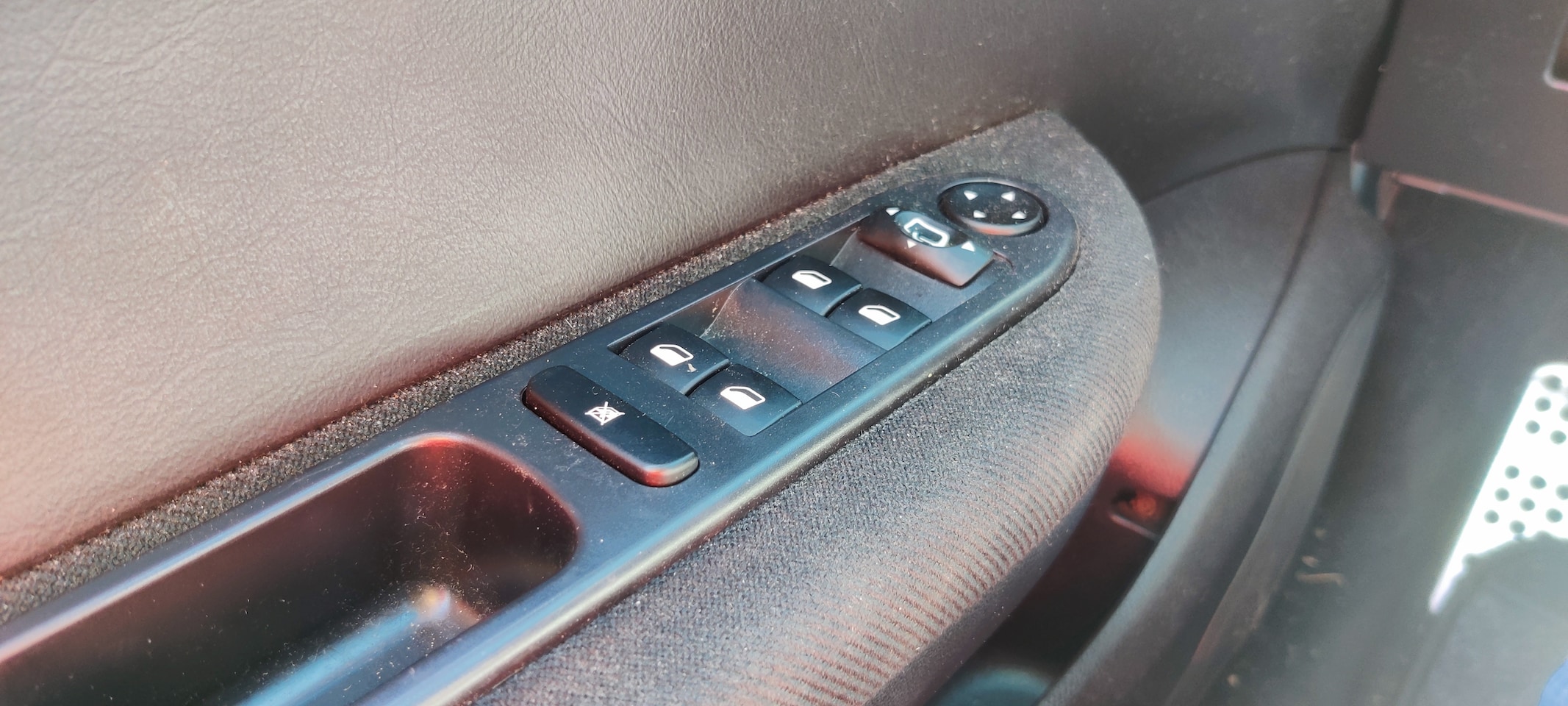 Peugeot 307 CC - 2.0-16V Licht metalen velgen, open dak elektrisch.