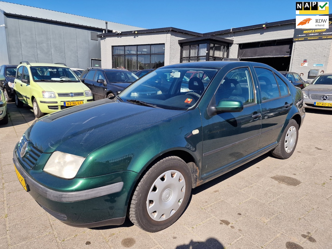 Volkswagen Bora - 1.6 Trendline/Apk 28-3-2027 - AutoWereld.nl