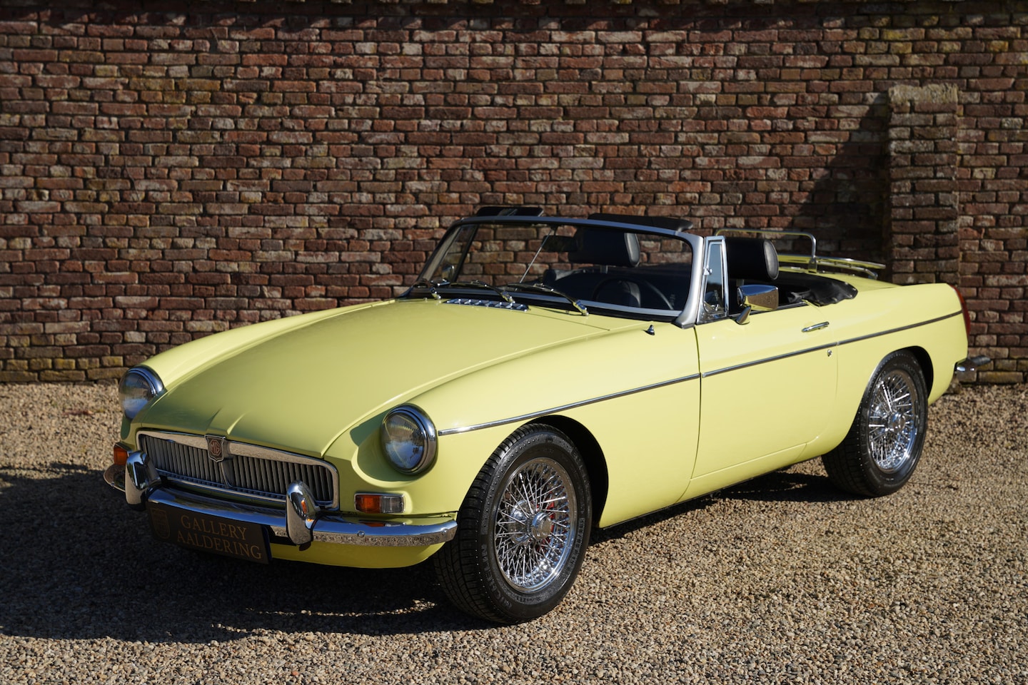 MG B type - MGB Roadster Overdrive Same owner since 1981!, MGC rear axle, Restored condition! Well doc - AutoWereld.nl