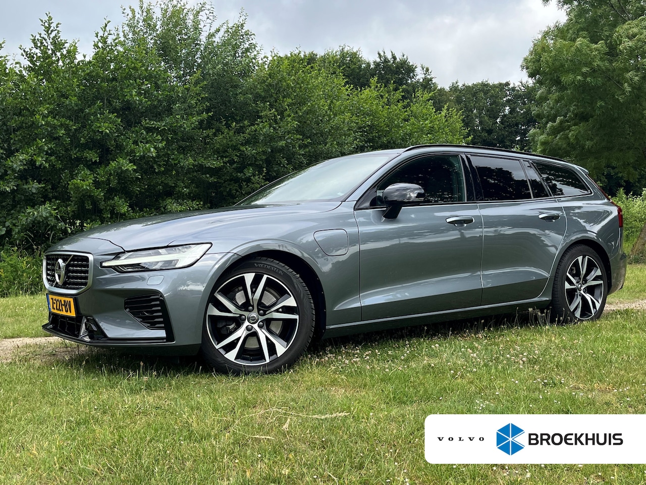 Volvo V60 - 2.0 T6 Recharge AWD R-Design | Panoramadak | Harman/Kardon | HUD | Pilot Assist | Sportsto - AutoWereld.nl