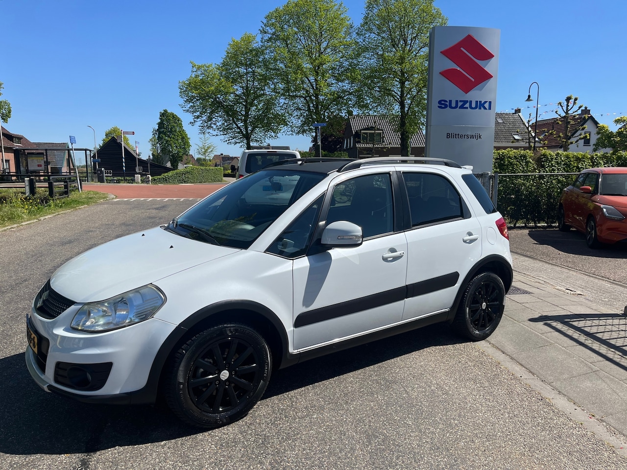 Suzuki SX4 - 1.6 Executive // Trekhaak // Door ons onderhouden SX4 // All-season banden // Stootlijst / - AutoWereld.nl