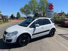 Suzuki SX4 - 1.6 Executive // Trekhaak // Door ons onderhouden SX4 // All-season banden // Stootlijst /