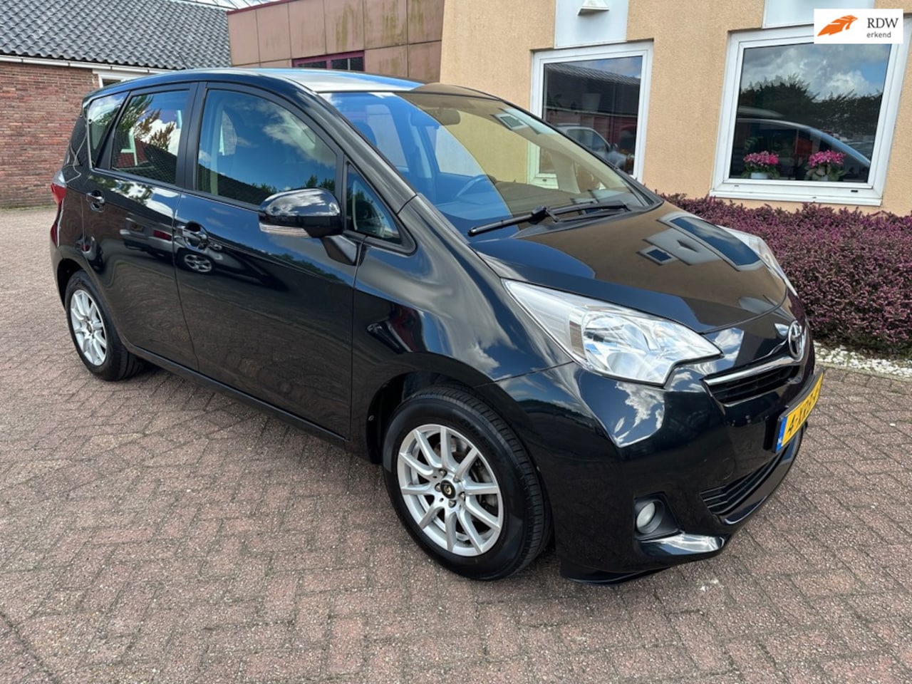 Toyota Verso S - 1.3 VVT-i Aspiration NAVI NAP APK DEALER OH - AutoWereld.nl