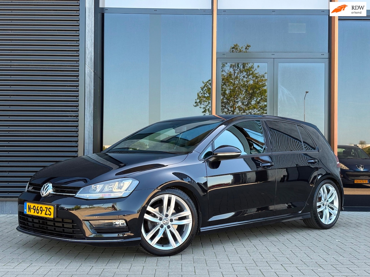 Volkswagen Golf - 1.4 TSI Highline RIJKLAAR PDC STOELVERWARMING R-LINE - AutoWereld.nl