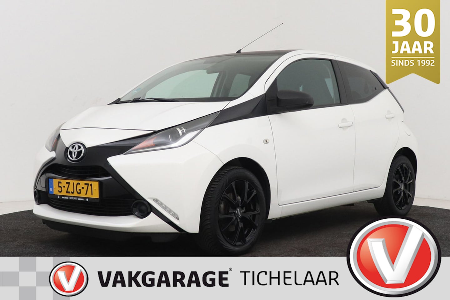 Toyota Aygo - 1.0 VVT-i x-play | Org NL | Navigatie | Camera | - AutoWereld.nl