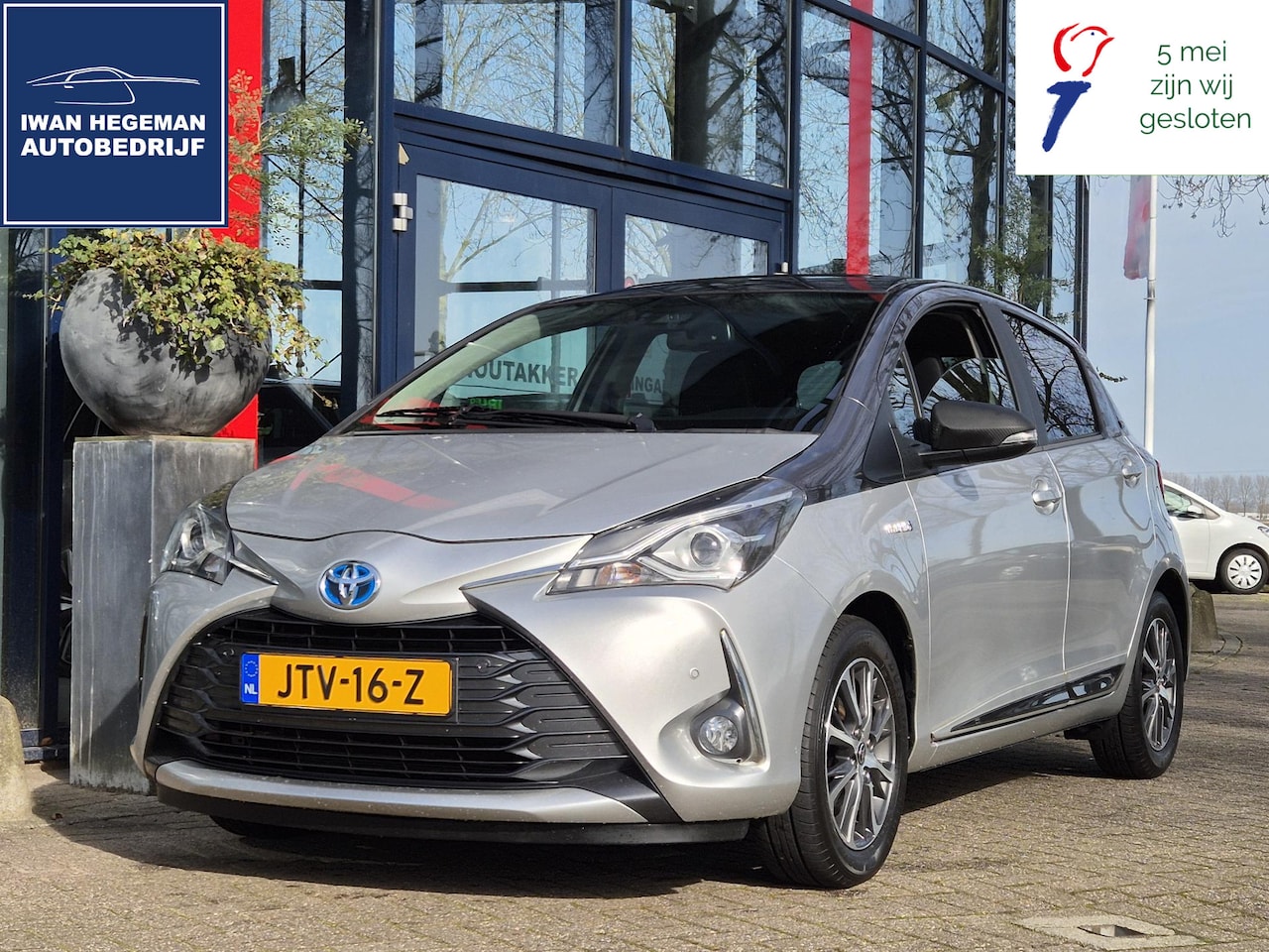 Toyota Yaris - 1.5 Hybrid | Navigatie | Lederen bekleding | Schuif/kanteldak | Climate Control | Licht me - AutoWereld.nl