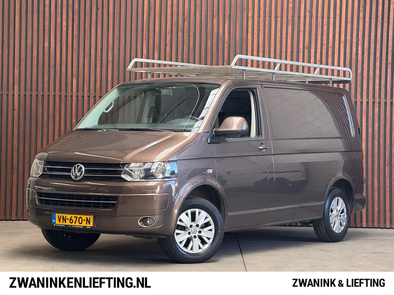 Volkswagen Transporter - 2.0 TDI L1H1 Trendline AIRCO-NAVI-BT/TEL-TREKHAAK-IMPERIAAL - AutoWereld.nl