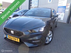 SEAT Leon - 1.0 TSI FR 81kw Airco/LM velgen/FULL LED/Dig dash/Sfeer pak/Navigatie/Apple carplay/Zwarte
