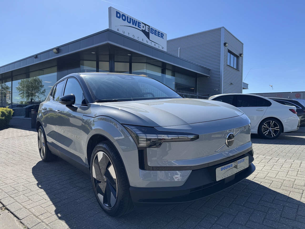 Volvo EX30 - Single Motor Extended Range Plus 69 kWh Harman kardon, warmte pomp, stoel en stuur verwarm - AutoWereld.nl