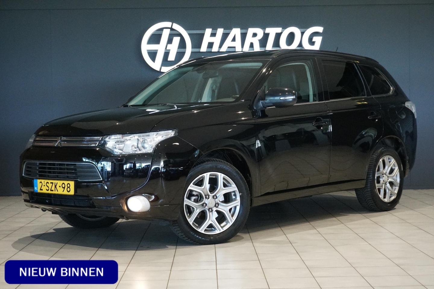 Mitsubishi Outlander - 2.0 PHEV instyle + SCHUIFDAK / LEDER / CAMERA / - AutoWereld.nl