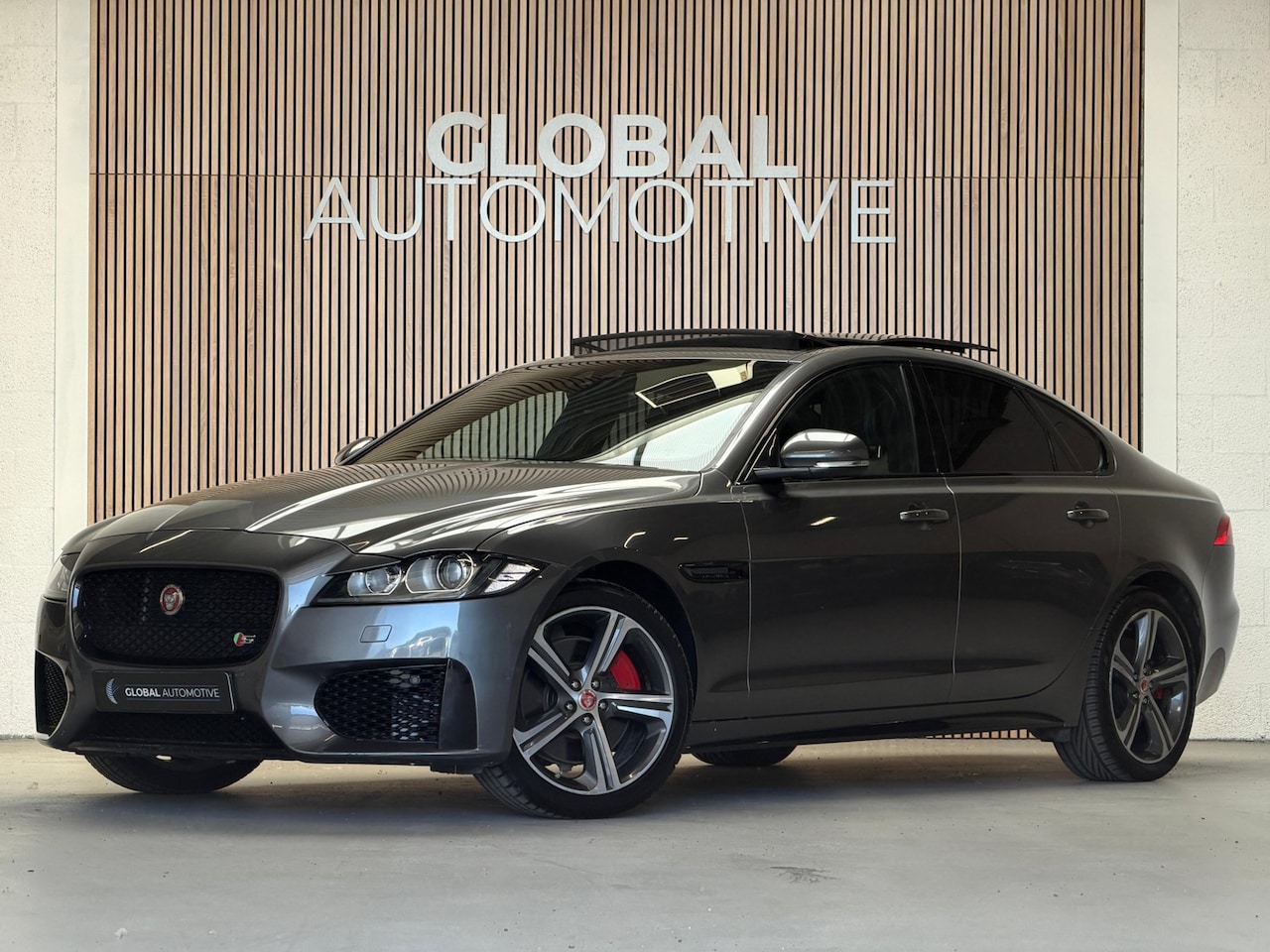 Jaguar XF - 3.0 S - SCHUIFDAK - STUURVERWARMING - MERIDIAN AUDIO - AutoWereld.nl