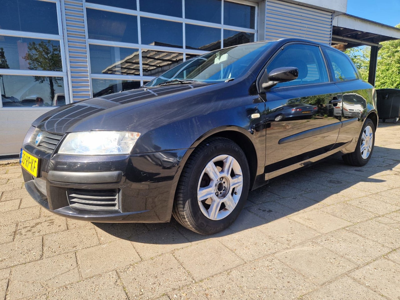 Fiat Stilo - 1.4-16V Young 1.4-16V Young ( A.P.K. APRIL 2027! / 135.000 KM !) - AutoWereld.nl