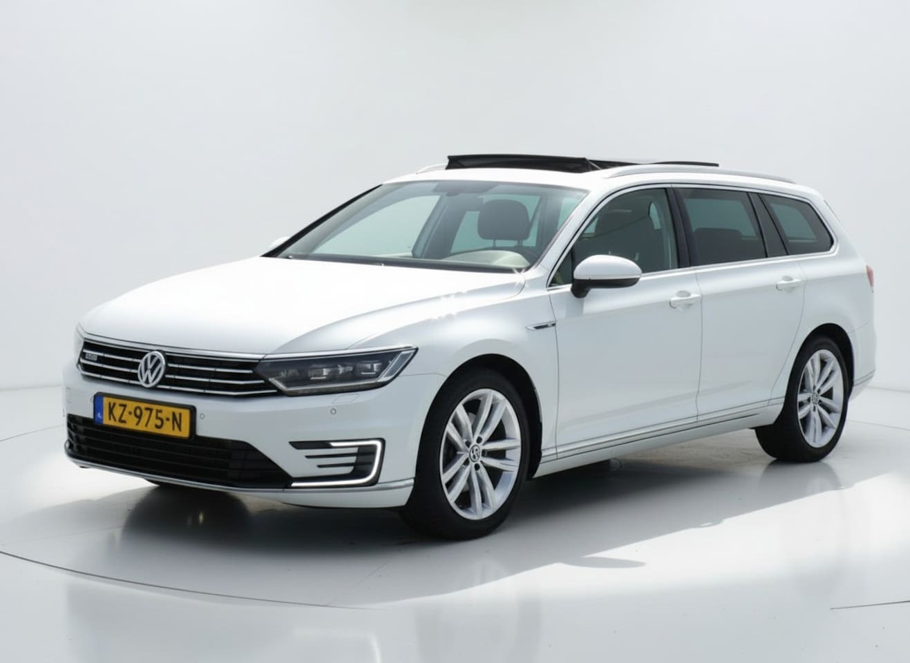 Volkswagen Passat Variant - 1.4 TSI GTE Connected Series Plus 1.4 TSI GTE Connected Series Plus - AutoWereld.nl