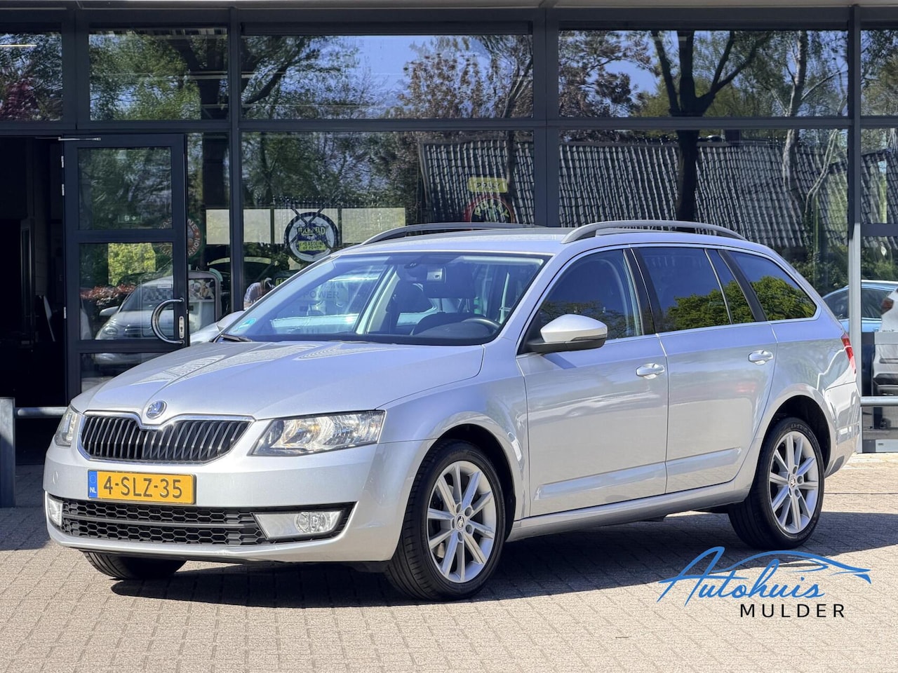 Skoda Octavia Combi - 1.2 TSI Greentech Ambition Businessline | Automaat | Nieuwe Motor | Goed Onderhouden |Trek - AutoWereld.nl