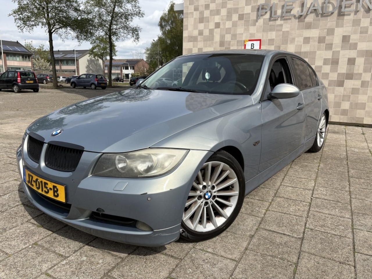 BMW 3-serie - 320 i 320i - AutoWereld.nl