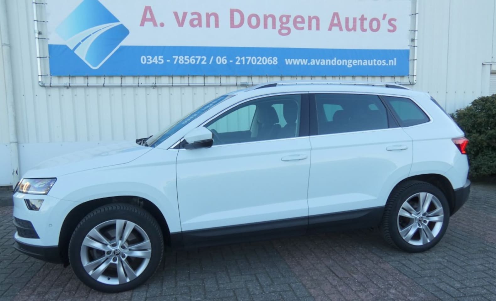 Skoda Karoq - 1.5 TSI ACT DSG STYLE BUSINESS,ACC,Camera,Trhaak,Led - AutoWereld.nl