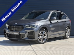 BMW X1 - sDrive18i High Executive M SPORT / Navi / Camera / Leder / sfeer verlichting