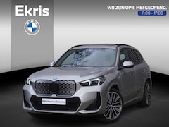 BMW iX1 - eDrive20 M Sportpakket Pro | Comfort Pack | 20 inch Multispaak (Styling 869) | Glazen pano
