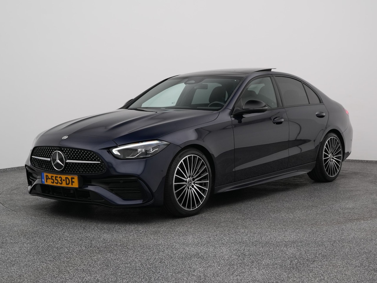 Mercedes-Benz C-klasse - 180 AMG Line | PANO | CAMERA | STOELVERWARMING - AutoWereld.nl