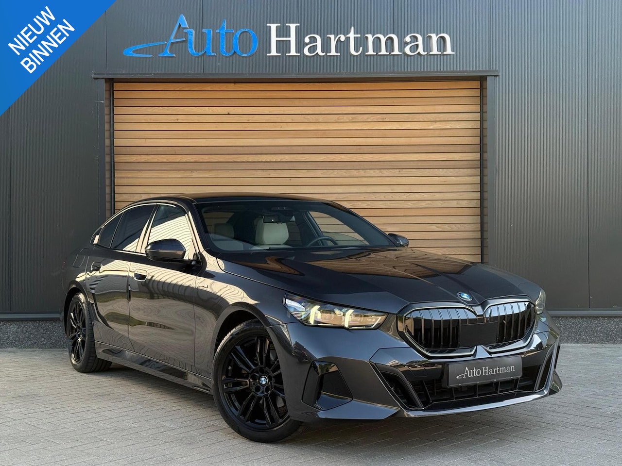 BMW 5-serie - 520i M-Sport PANO|HEAD-UP|HARMANKARDON|ACC|STOELVENTILATIE - AutoWereld.nl