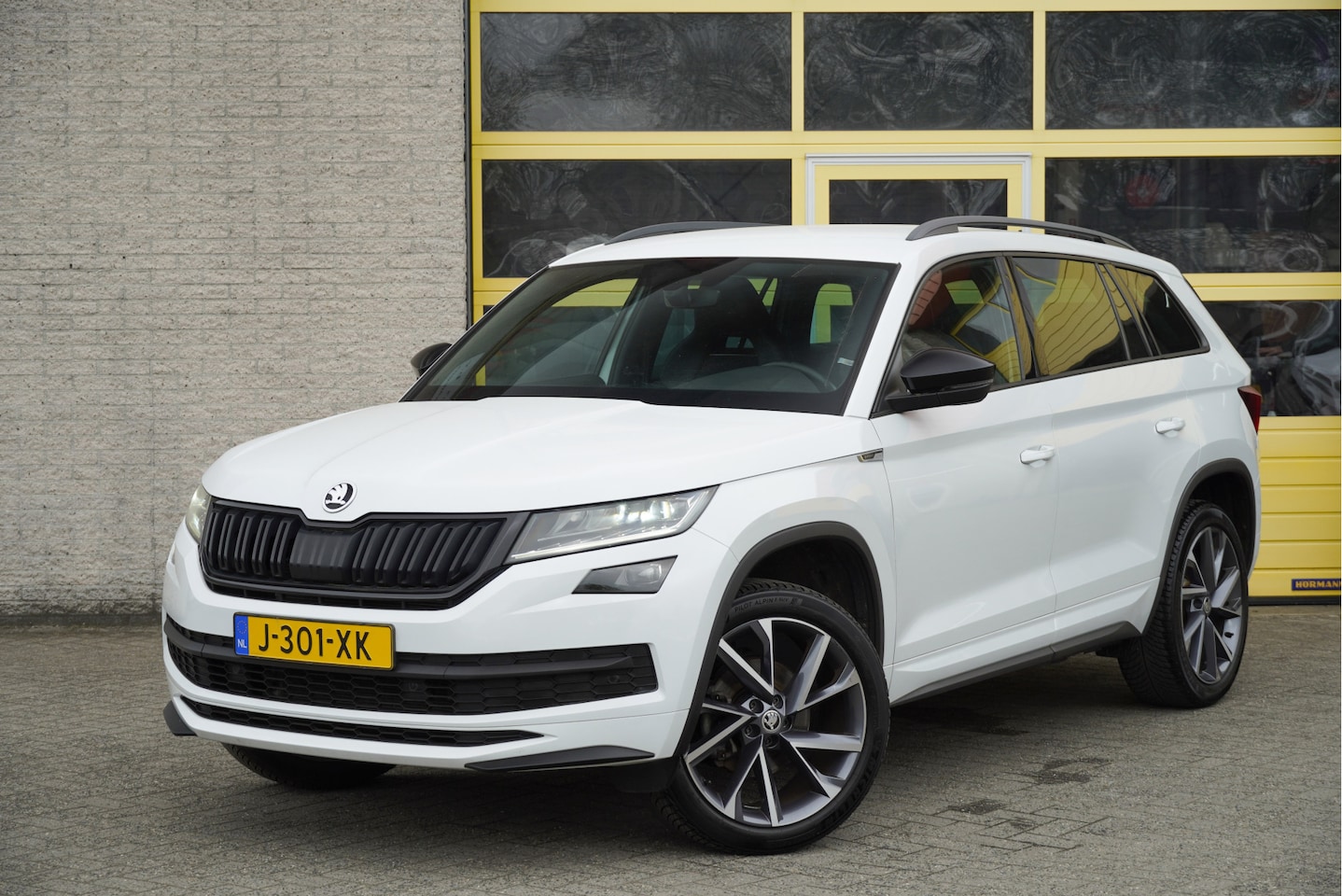 Skoda Kodiaq - 1.5 TSI 150PK! Automaat Sportline Business BJ2020 Lmv 20" | Led V+A | Pdc | Achteruitrijca - AutoWereld.nl