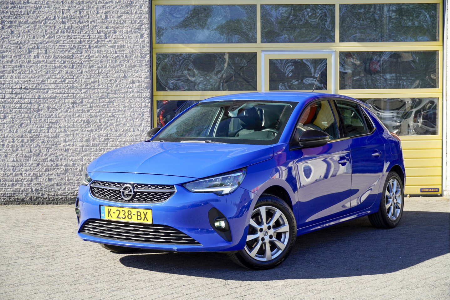 Opel Corsa - 1.2 5drs Elegance BJ2020 Lmv 16" | Led | Afneembare trekhaak | App-Connect | Virtual cockp - AutoWereld.nl