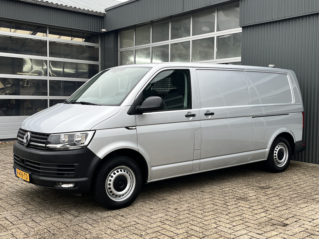 Volkswagen Transporter - 2.0 TSI L2H1 Benzine Dubbele Schuifdeur Airco Cruise controle Bpm vrij Trekhaak Klep achte - AutoWereld.nl