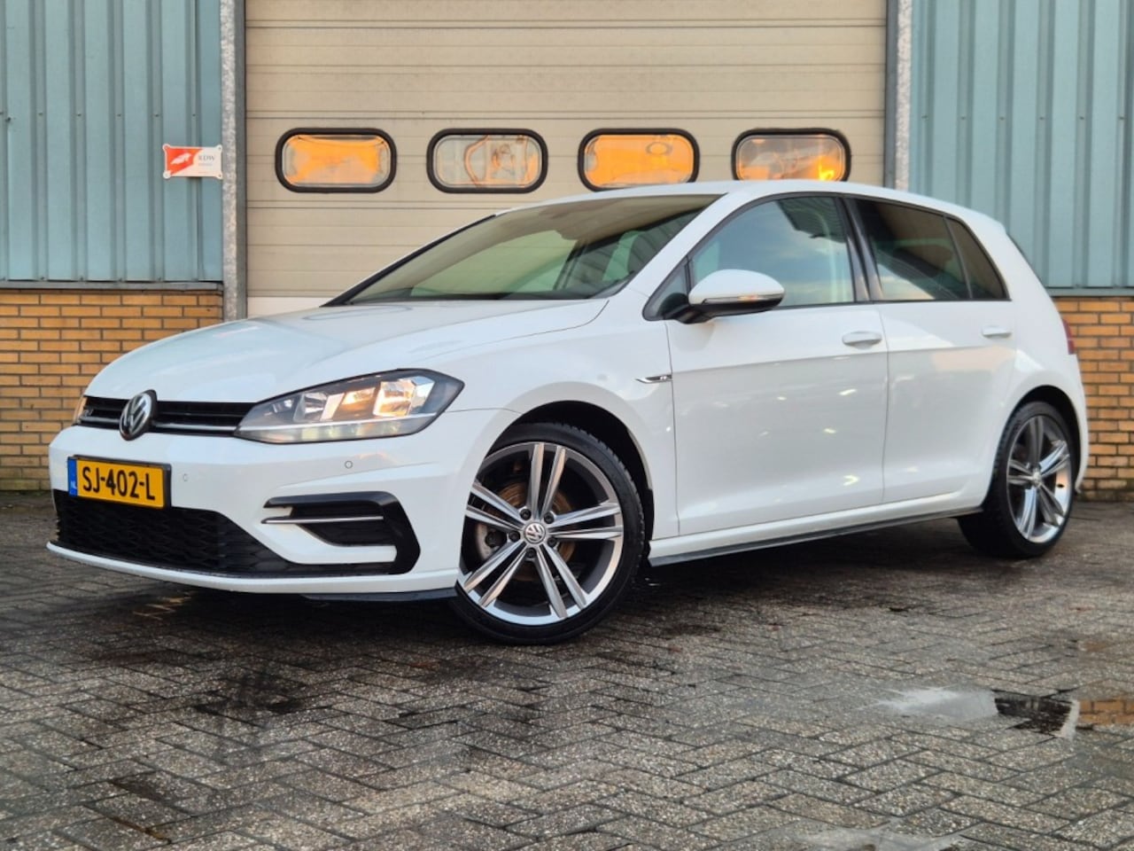 Volkswagen Golf - 1.0 TSI Business R Line - AutoWereld.nl