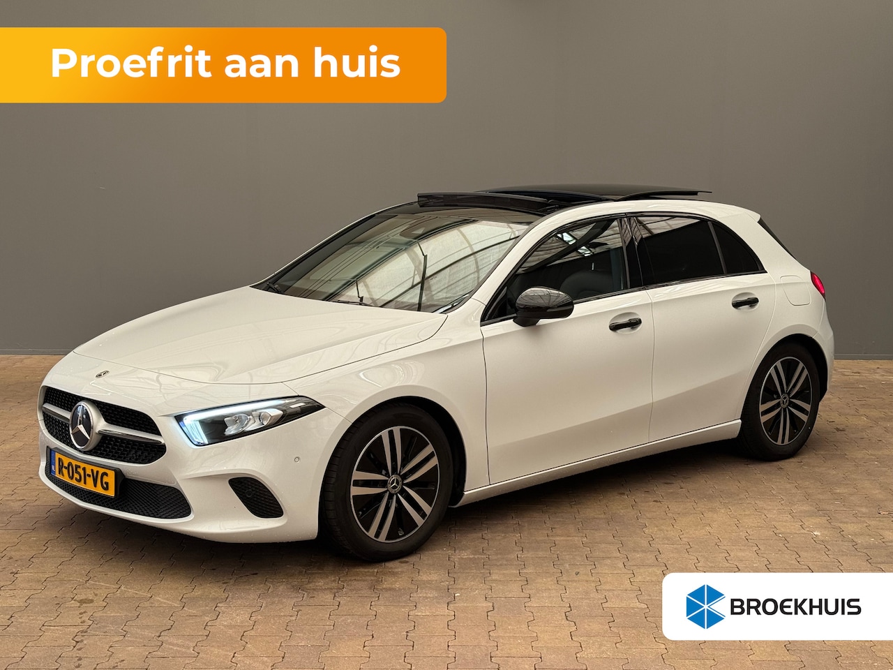 Mercedes-Benz A-klasse - 180 Luxury Line Panorama Dak | Alcantara Bekleding | LED | Widescreen | Camera | Navigatie - AutoWereld.nl