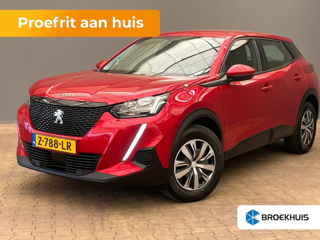 Peugeot 2008 - 1.2 PureTech Blue Lease Active Trekhaak | Camera | All-Season Banden | Parkeersensoren Ach - AutoWereld.nl